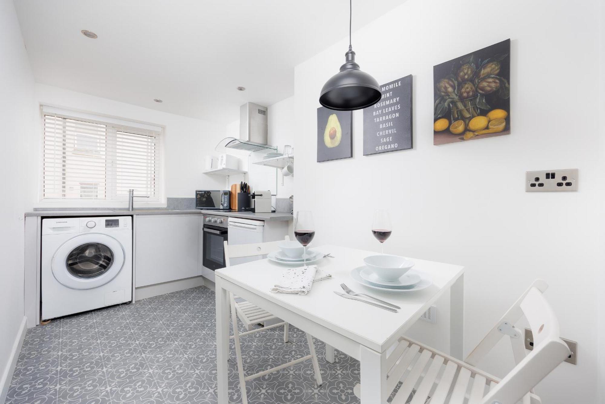 Boujis Central Plymouth Apartment - Sleeps 4 - Habita Property Eksteriør billede