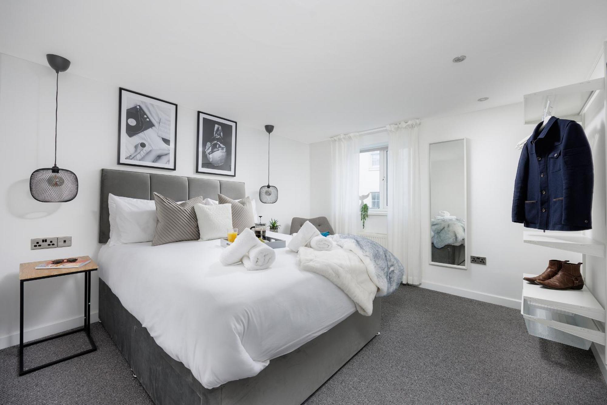 Boujis Central Plymouth Apartment - Sleeps 4 - Habita Property Eksteriør billede