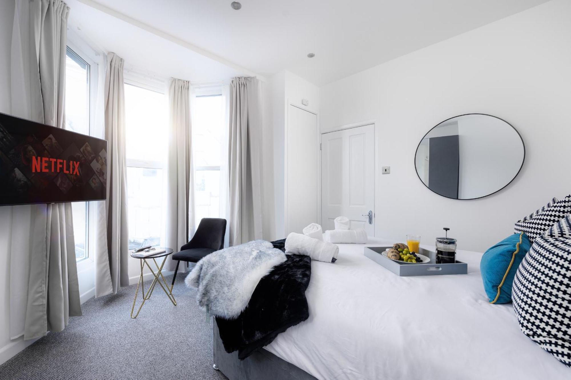 Boujis Central Plymouth Apartment - Sleeps 4 - Habita Property Eksteriør billede